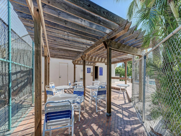 Holmes Beach Stunning Vacation Condo